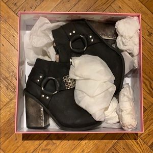 New women’s Jeffrey Campbell motofuko bootie